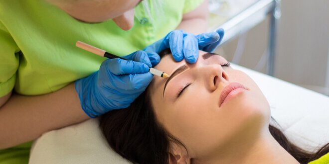 Permanentný make-up: obočie alebo očné linky