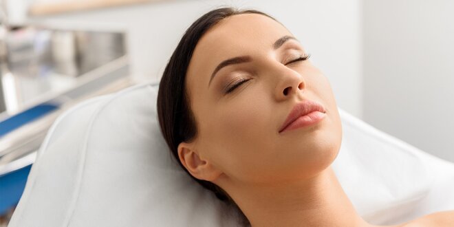 Odstránenie mílií na tvári technológiou Skin line