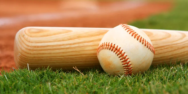 Baseballová pálka a loptička