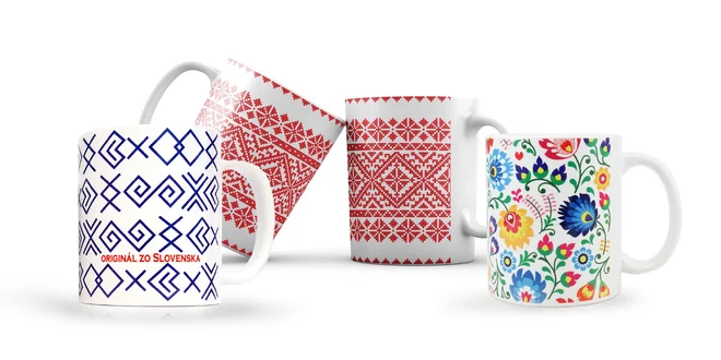 Keramické folklórne hrnčeky s ľudovými vzoromi