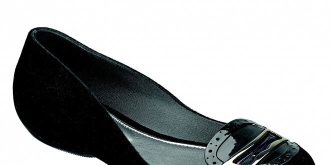 Dámske čierne baleríny Melissa s kovovou sponou a semišovou úpravou