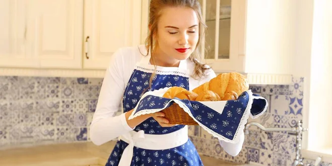 Za dámu aj v kuchyni! Zástery v tradičných slovenských vzoroch.