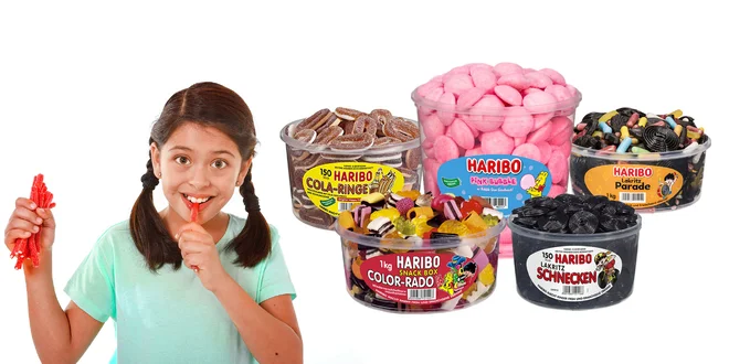 Zásoba želatínových cukríkov Haribo v dózach