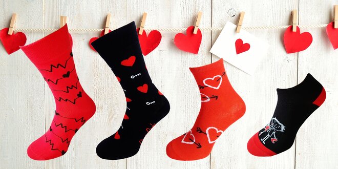 Zamilované bláznivé ponožky pre páry aj pre blízkych