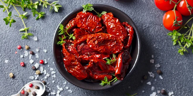 Ochutené sušené paradajky s cesnakom alebo chilli