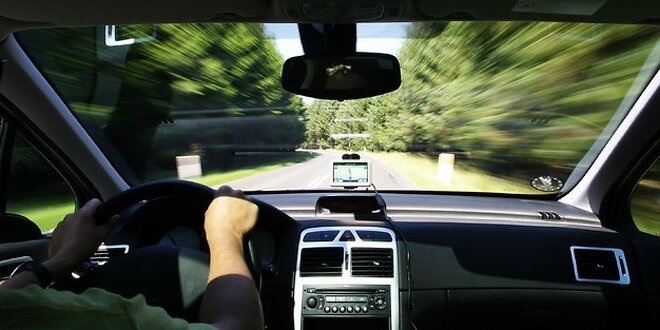 Pohodlnejšie, bezpečnejšie a bez pokút - držiak do auta na mobil alebo navigáciu