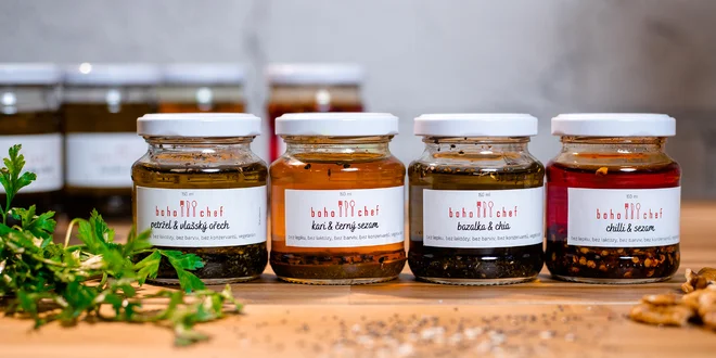 Ochutené domáce oleje z Česka: kari, chilli, bazalka i petržlen