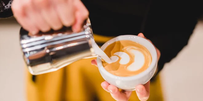 5 balení kávy+french press, moka konvička či mlynček