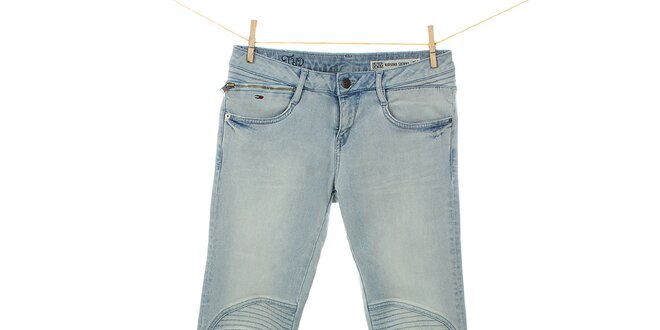 Dámske svetlo modré džínsy Tommy Hilfiger s prešitými kolenami