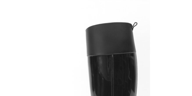 Dámske čierne elegantné čižmy Favolla s retiazkou okolo členku