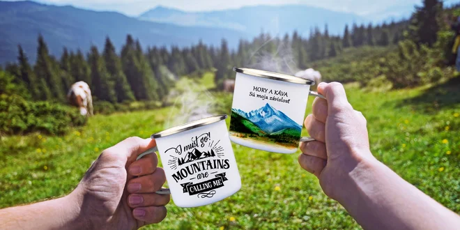 Smaltované turistické hrnčeky a fľaše