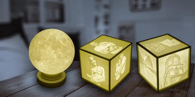 Lampa v tvare Mesiaca alebo kocky s fotkami