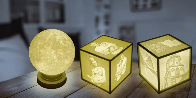 Lampa v tvare Mesiaca alebo kocky s fotkami