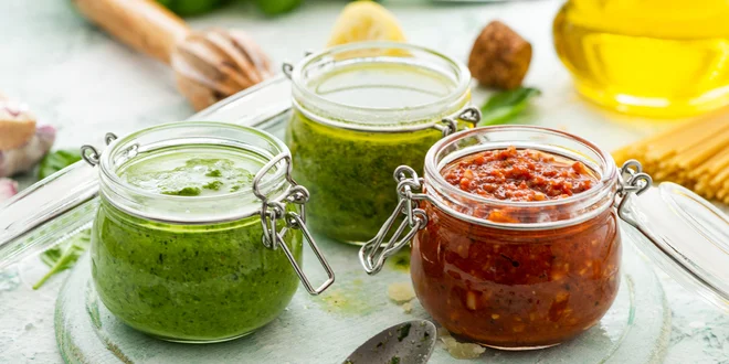 Nakladaná zelenina a omáčky: kukuričky, kimchi aj ajvar