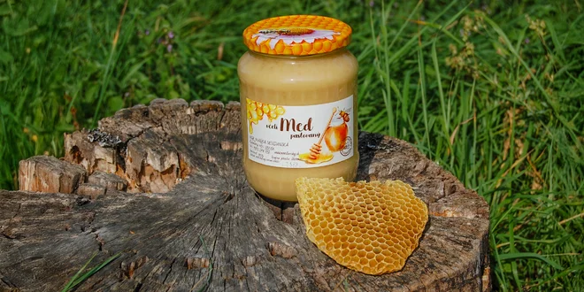 Poctivý kvetový alebo pastovaný včelí med od slovenského výrobcu