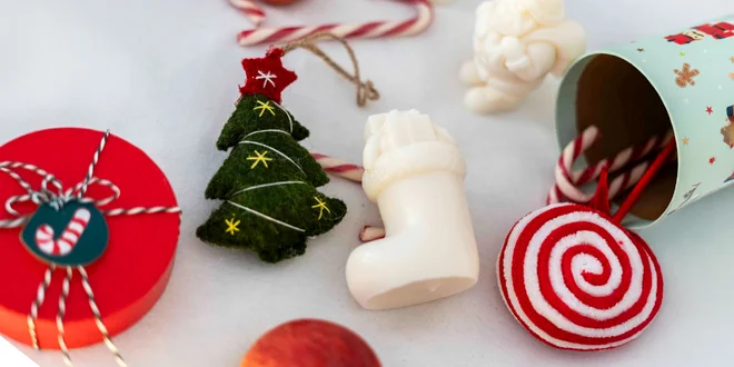 Sójové ručne vyrábané sviečky s vianočnými motívmi