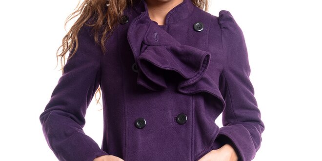 Dámsky fialový kabát s ozdobným volánom Oriana
