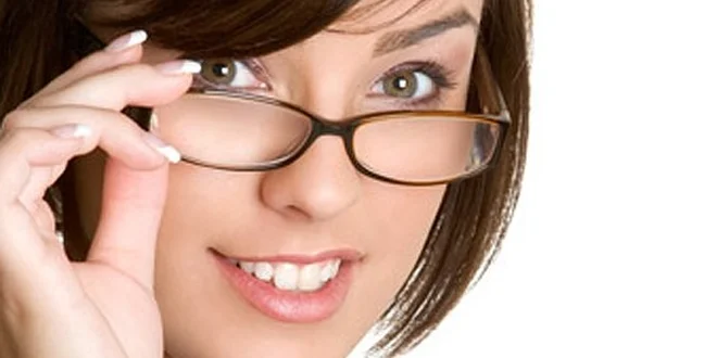 Moderné dizajnové okuliare Reader Various na čítanie vrátane púzdra a čistiacej handričky