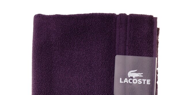 Tmavo fialová kúpeľňová predložka Lacoste