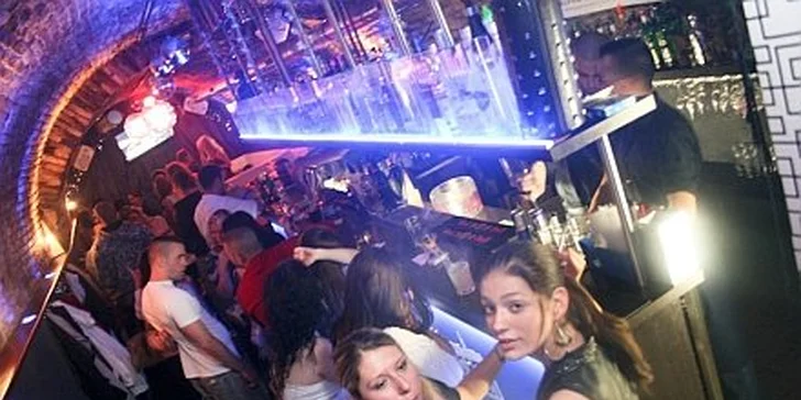 1,89 Eur za ktorýkoľvek z 13 koktailov podľa vlastného výberu! Naštartujte Vašu zábavu osviežujúcim koktailom v Destination bar & club so zľavou až 61%