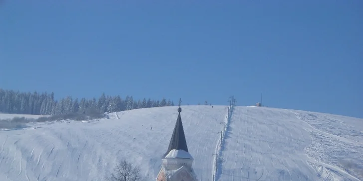 Lyžovačka a zimný relax pre 2 osoby na Orave