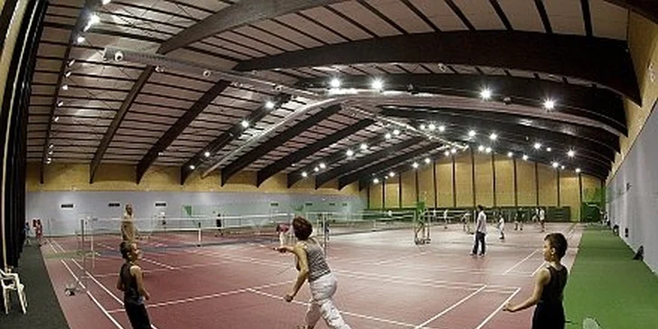 4,90 EUR za hodinu bedmintonu na najnovších dvorcoch v Bratislave. Relax, zábava s priateľmi a pohyb v športovom areáli Slávia Agrofert so zľavou 51%
