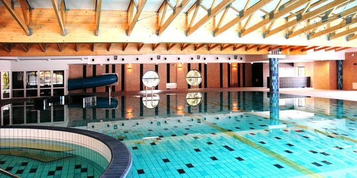 Romantický alebo rodinný pobyt v penzióne Al Corso v Banskej Bystrici so vstupom do novotvoreného Holidayparku Kováčová