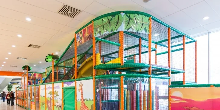 Romantický alebo rodinný pobyt v penzióne Al Corso v Banskej Bystrici so vstupom do novotvoreného Holidayparku Kováčová