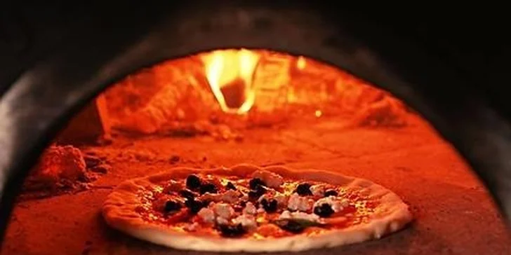 Pizza pečená v originálnej talianskej peci