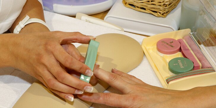 Japonská manikúra, spevnenie prírodných nechtov gél-lakom alebo gélové nechty