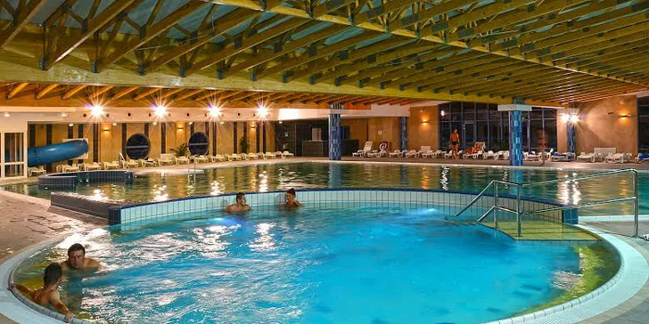 Romantický alebo rodinný pobyt v penzióne Al Corso v Banskej Bystrici so vstupom do novotvoreného Holidayparku Kováčová
