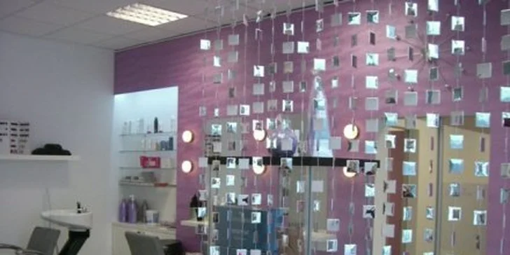 9,80 Eur za kompletne nový účes. Očarte svoje okolie novým vzhľadom a zároveň si vychutnajte chvíle v oáze oddychu s 59% zľavou!