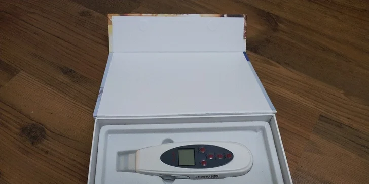 Kozmetický ultrazvukový čistič pleti