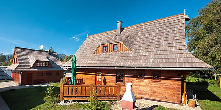 Ubytovanie na Liptove až pre 12 kamarátov v útulných drevených chalupách.