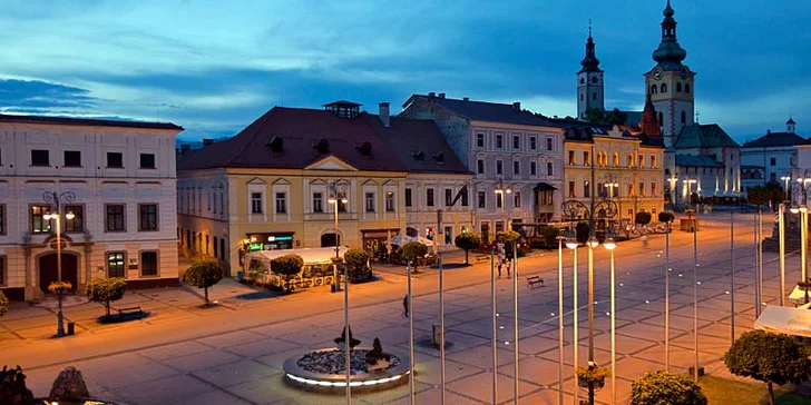 Romantický alebo rodinný pobyt v penzióne Al Corso v Banskej Bystrici so vstupom do novotvoreného Holidayparku Kováčová