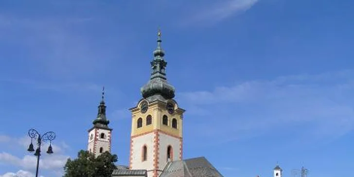 Romantický alebo rodinný pobyt v penzióne Al Corso v Banskej Bystrici so vstupom do novotvoreného Holidayparku Kováčová