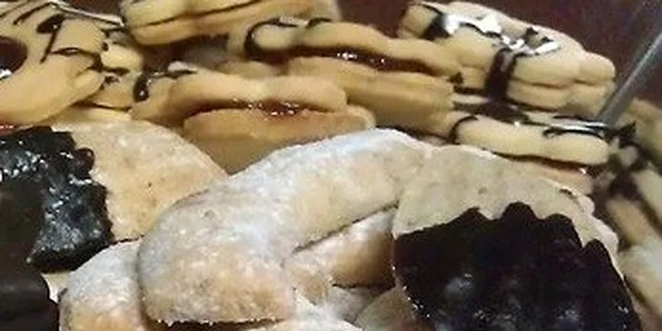 Lahodné domáce zákusky, linecké koláčiky alebo čajové koláčiky