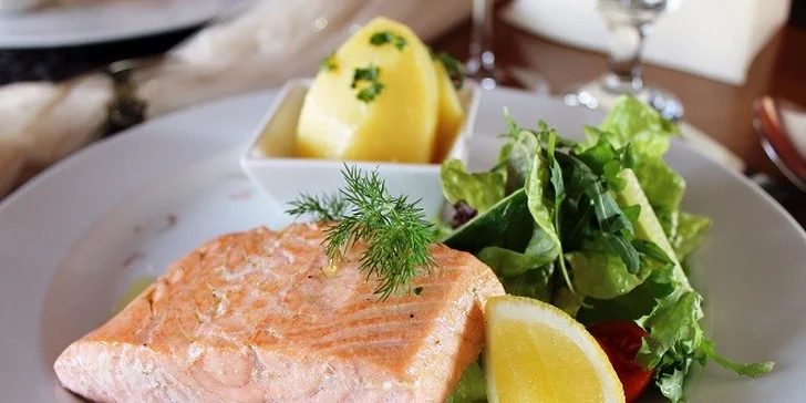 Steak z lososa alebo grilované krevety