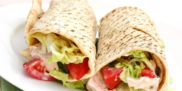4,49 za 2 x 300 gr. WRAP s kuracím mäskom, zmesou korenín, čerstvou zeleninkou s olivovým olejom v tortille a neobmedzená konzumácia cintronády so zľavou 50%! Najedzte sa ZDRAVO a CHUTNE.
