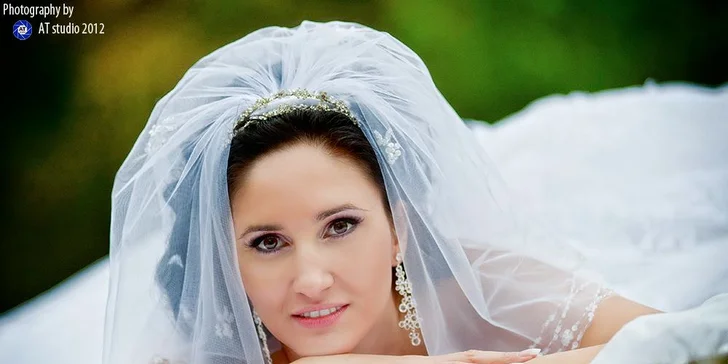 Profesionálne fotografovanie v ateliéri alebo exteriéri alebo exteriérové svadobné fotografovanie
