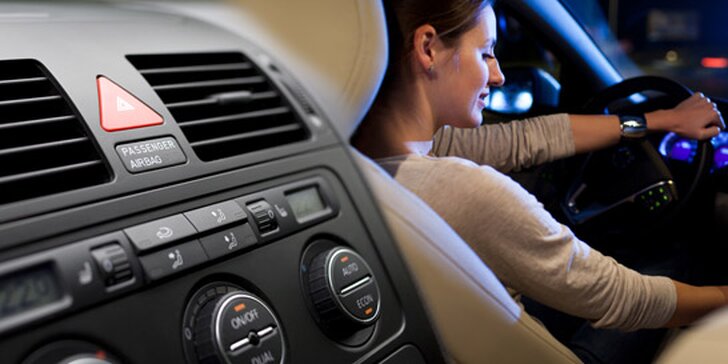 9,90 eur za čistenie klimatizácie v interiéri vášho auta OZÓNOM. Dajte svojmu autu špeciálnu starostlivosť! Zbavte ho všetkých baktérií a špiny a užívajte si čistý vzduch aj vo vašom aute so zľavou 67%!
