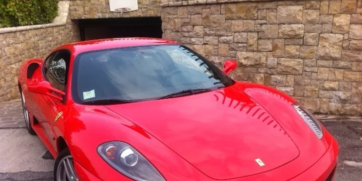 59 Eur za adrenalínovú jazdu v červenom Ferrari F430 alebo Audi R8 pri letisku v Senici a priľahlých komunikáciach! Prežite aj Vy 30 min. milionárskeho života a šoférujte špičkové auto so skvelou zľavou 70%