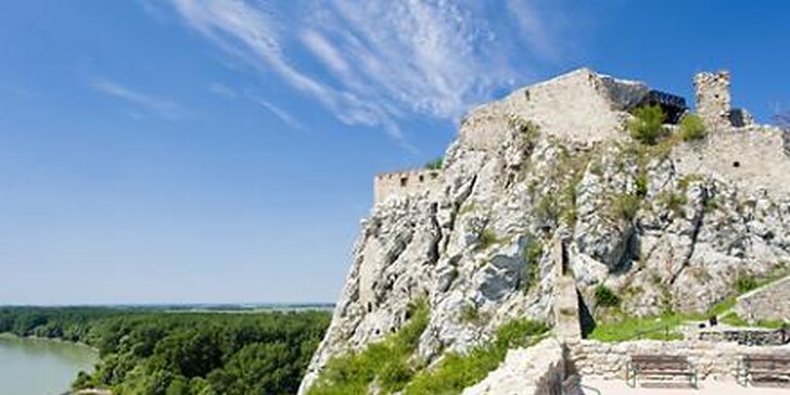 Vyhliadková jazda vláčikom Blaváčikom po Bratislave, do ZOO, na hrad Devín, na Železnú studničku