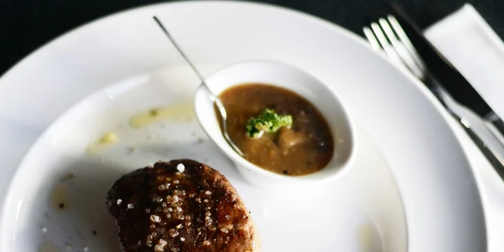 Šťavnatý steak v modernom prostredí Pod Hradom