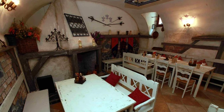 24,90 eur za gurmánsky pôžitok pre dvoch. Zážitkové menu, vynikajúca obsluha a podmanivá atmosféra historickej reštaurácie Traja mušketieri. Zľava 54 %.