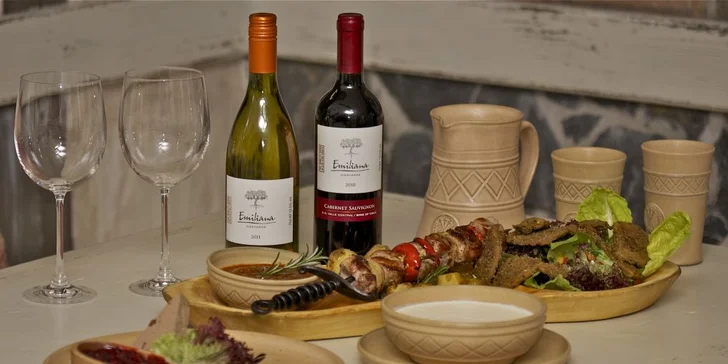 24,90 eur za gurmánsky pôžitok pre dvoch. Zážitkové menu, vynikajúca obsluha a podmanivá atmosféra historickej reštaurácie Traja mušketieri. Zľava 54 %.