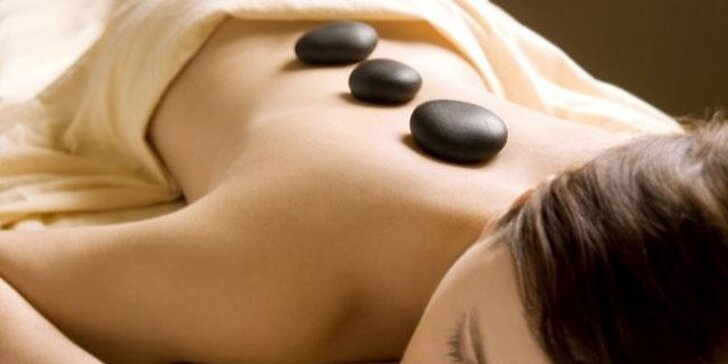 Masáž lávovými kameňmi alebo klasická masáž