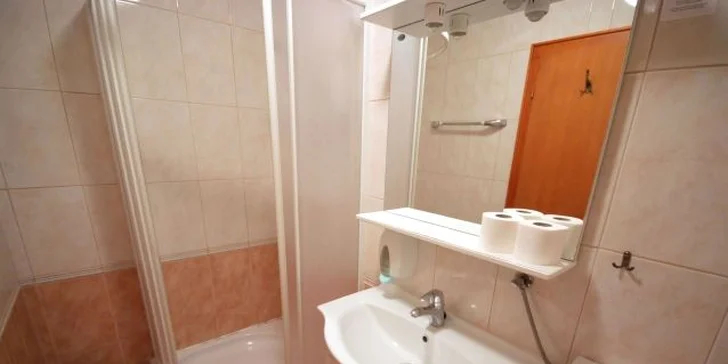 Slnečná dovolenka v Drveniku pre celú rodinu
