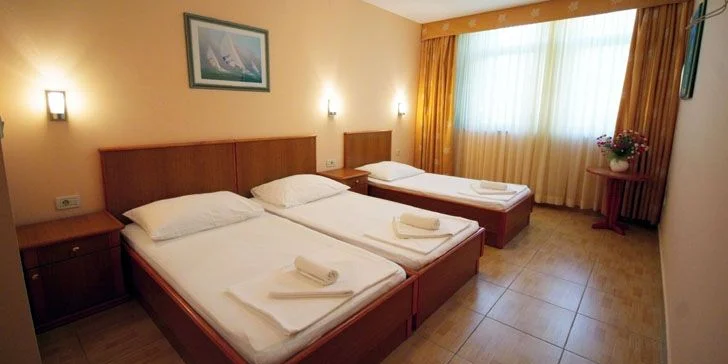 Slnečná dovolenka v Drveniku pre celú rodinu