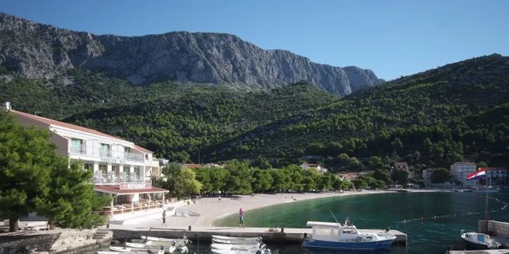 Slnečná dovolenka v Drveniku pre celú rodinu